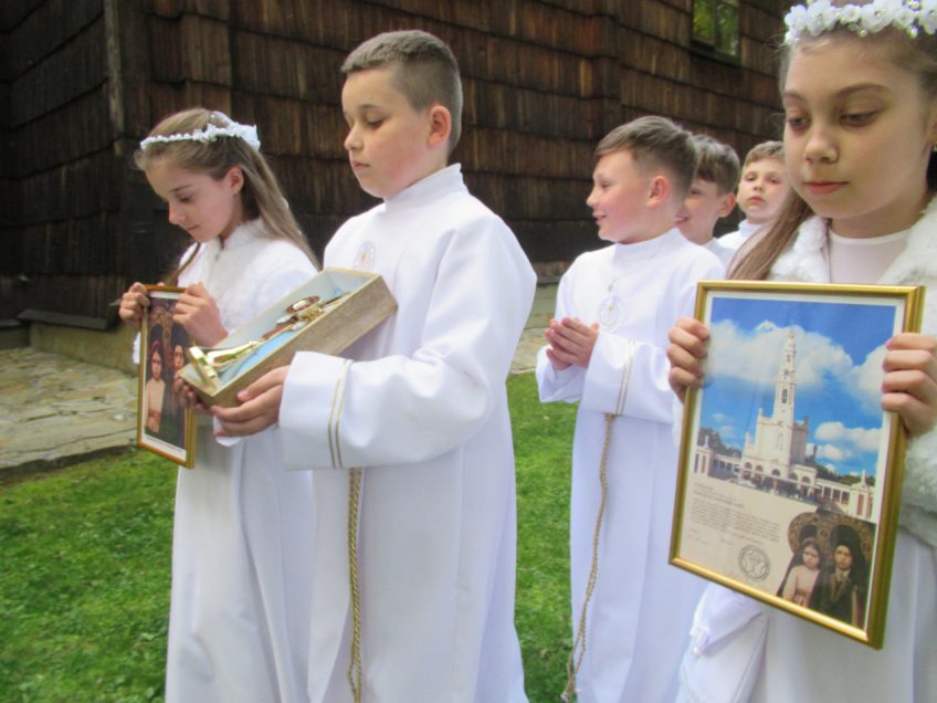 Nabożeństwo Fatimskie – 13.05.2023 – Przekazanie relikwii Bł. Dzieci z Fatimy do kościoła w Jankowicach